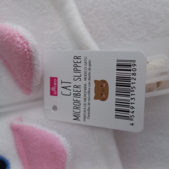 ⚡️LAST CHANCE SALE⚡️ Cat Microfiber Slippers NWT  size: 7.5 - Picture 2 of 4